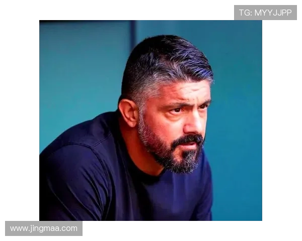 马赛球迷深夜酒店外燃放烟花 热刺球员被吵醒备战受扰引热议